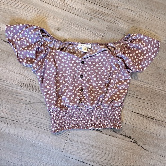 🔥SALE - any 4/$20. Feminine Crop Top - Picture 1 of 5
